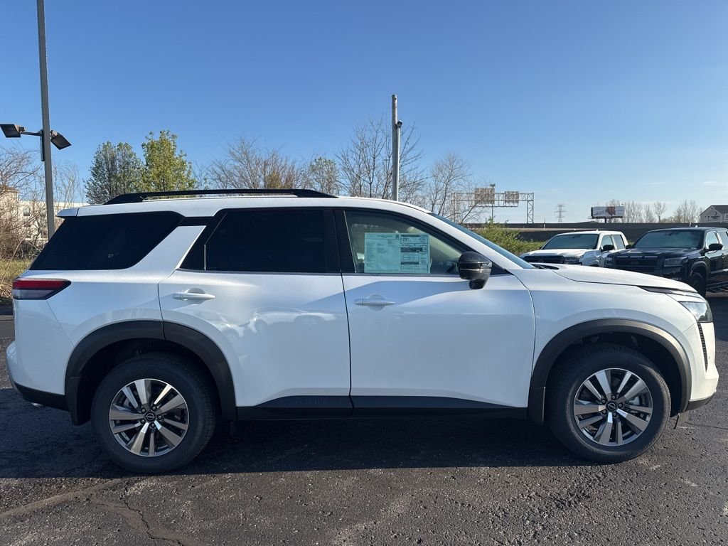New 2026 Everest White Pearl TriCoat Nissan SL image 2