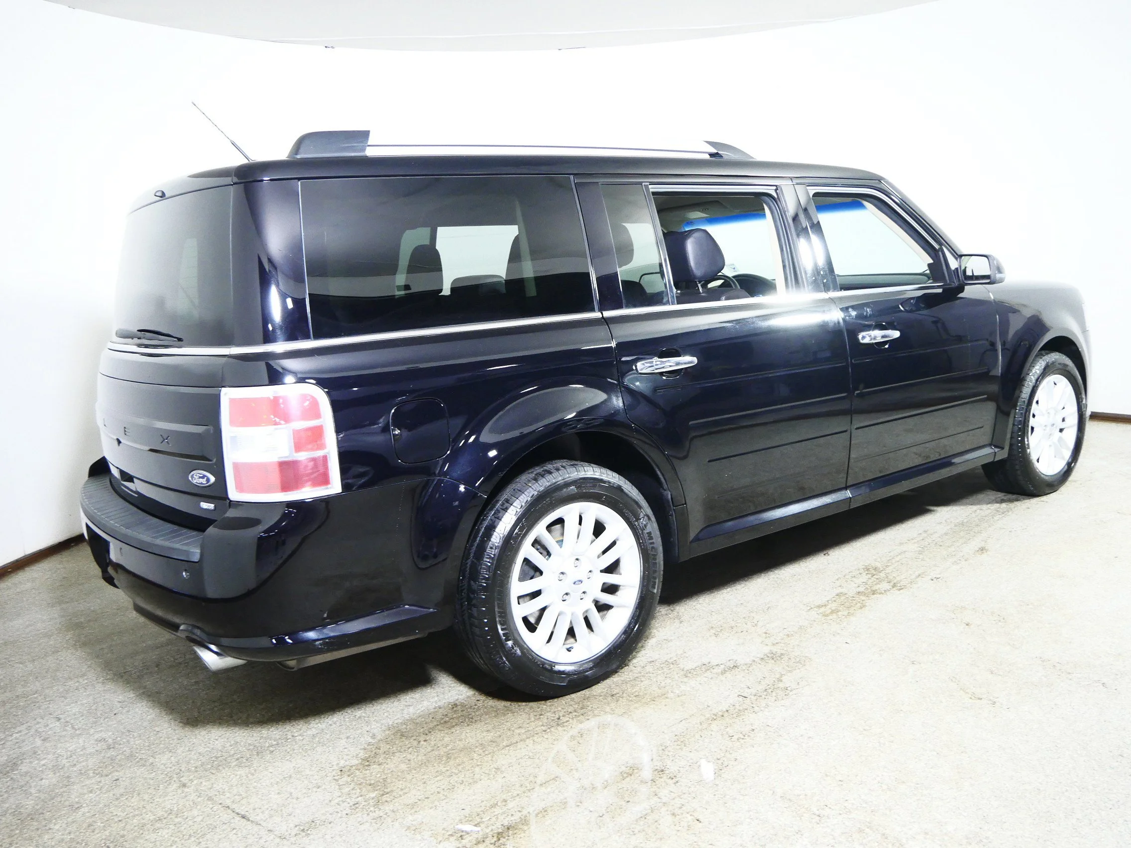 Used 2017 Shadow Black Ford SEL image 7
