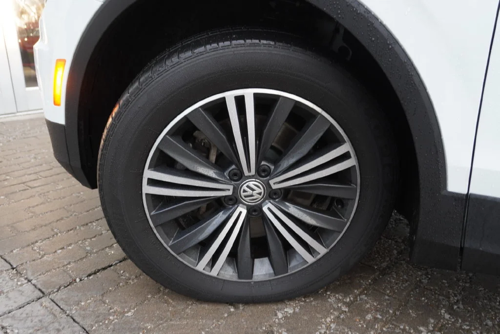 Used 2018 White Volkswagen 2.0T SEL image 29