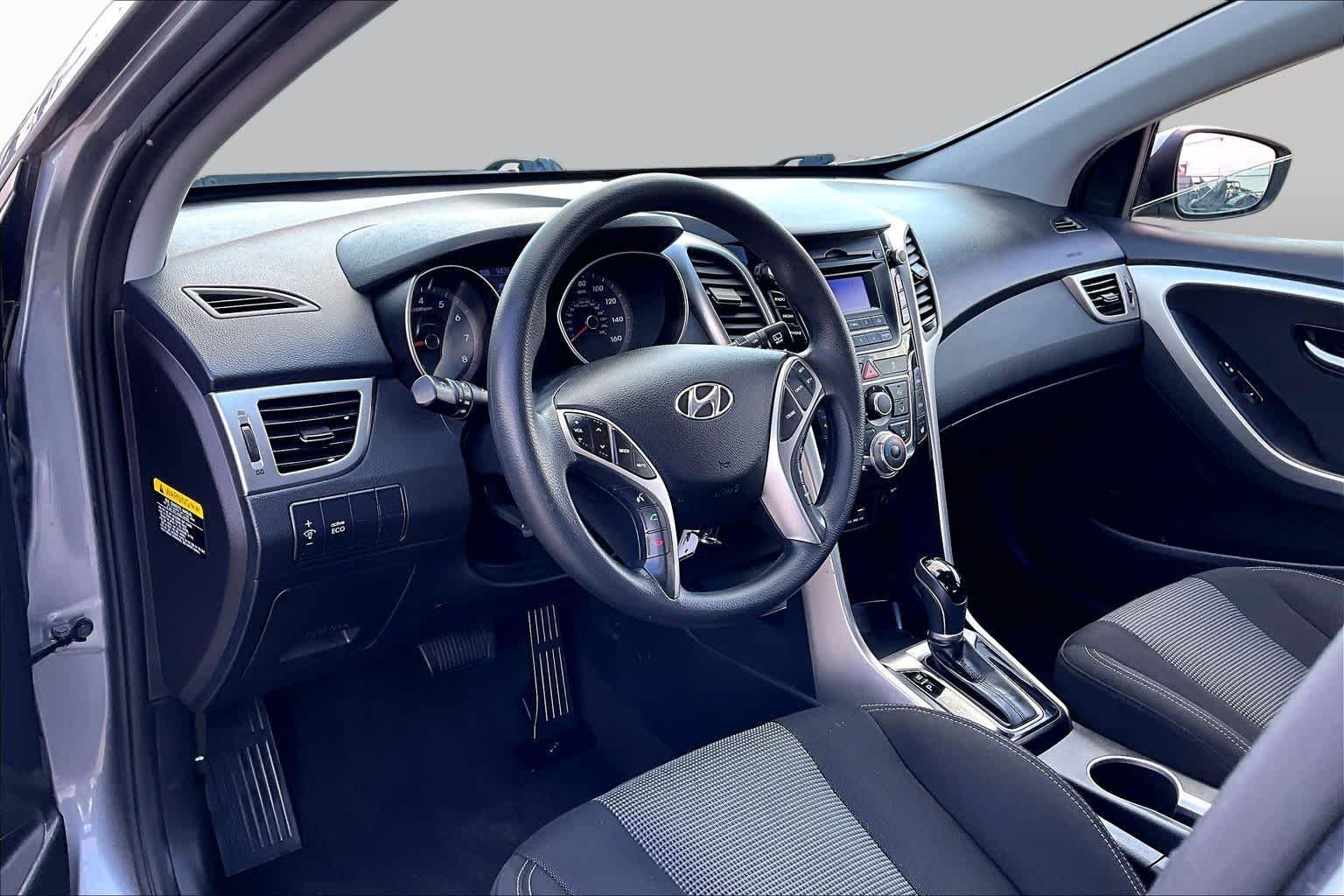 Used 2016 Titanium Gray Metallic Hyundai  image 18