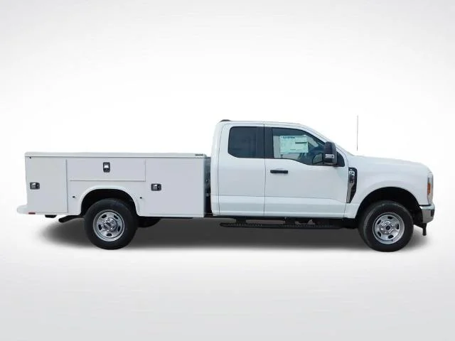 2025 Ford F-350 Super Duty Chassis Cab XL - Photo 37