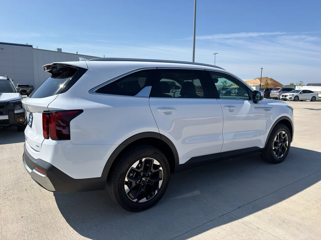 Used 2026 WHITE Kia S image 5