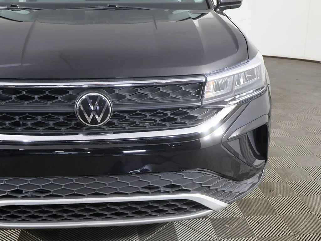 Used 2022 Black Volkswagen 1.5T SE image 13