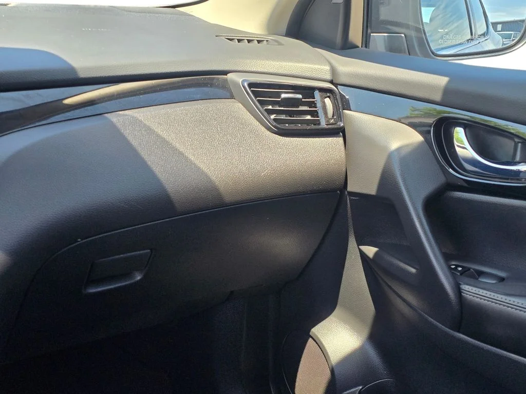 Used 2022 Silver Nissan SV image 16