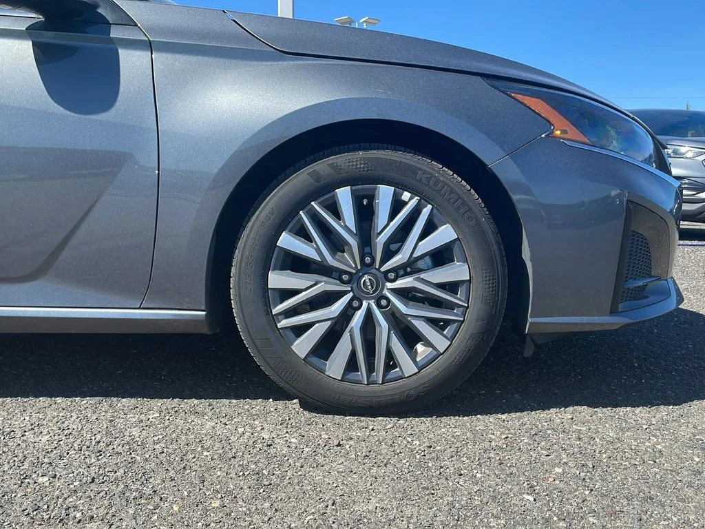 2025 Nissan Altima SV - Photo 25