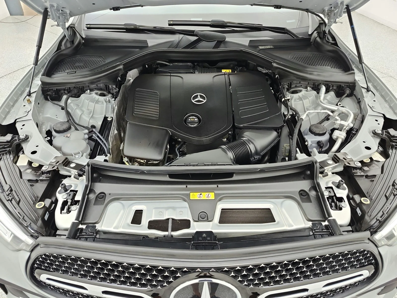 Used 2025 MANUFAKTUR Alpine Grey Mercedes-Benz GLC 300 4MATIC® Coupe image 16