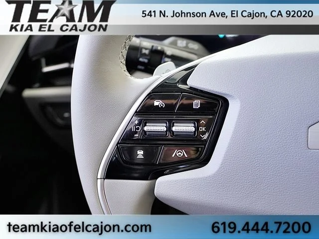 New 2026 White Kia Wave image 39
