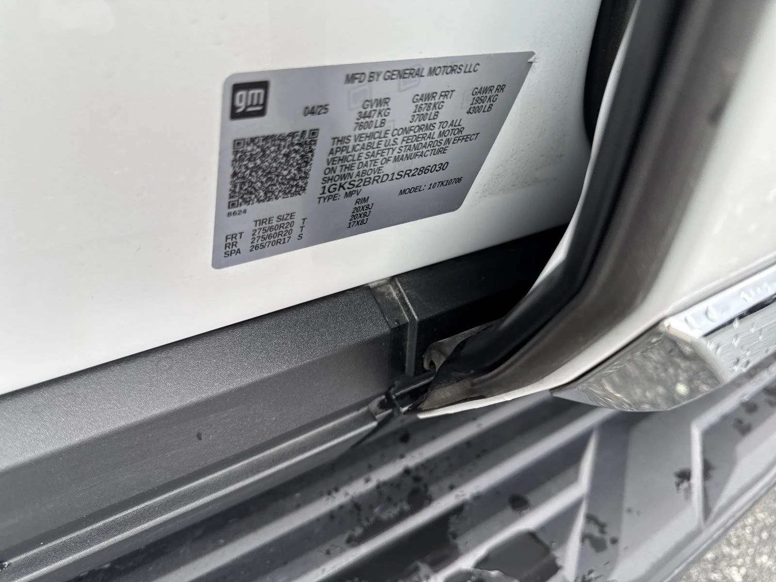 Used 2025 Summit White GMC Elevation image 41