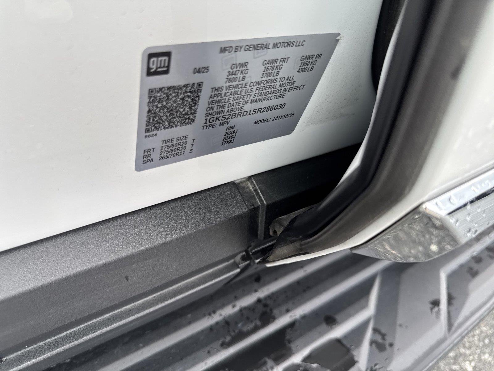 Used 2025 Summit White GMC Elevation image 41