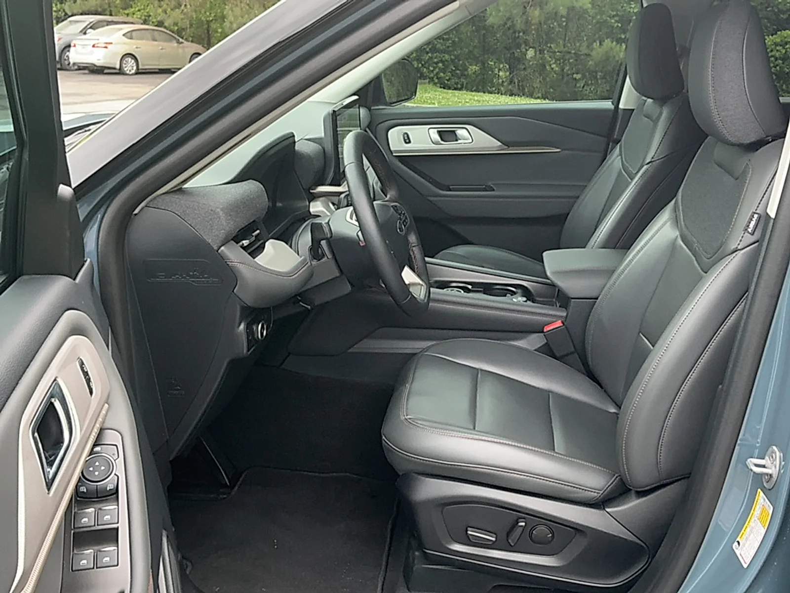 Used 2025 Vapor Blue Metallic Ford Active image 12
