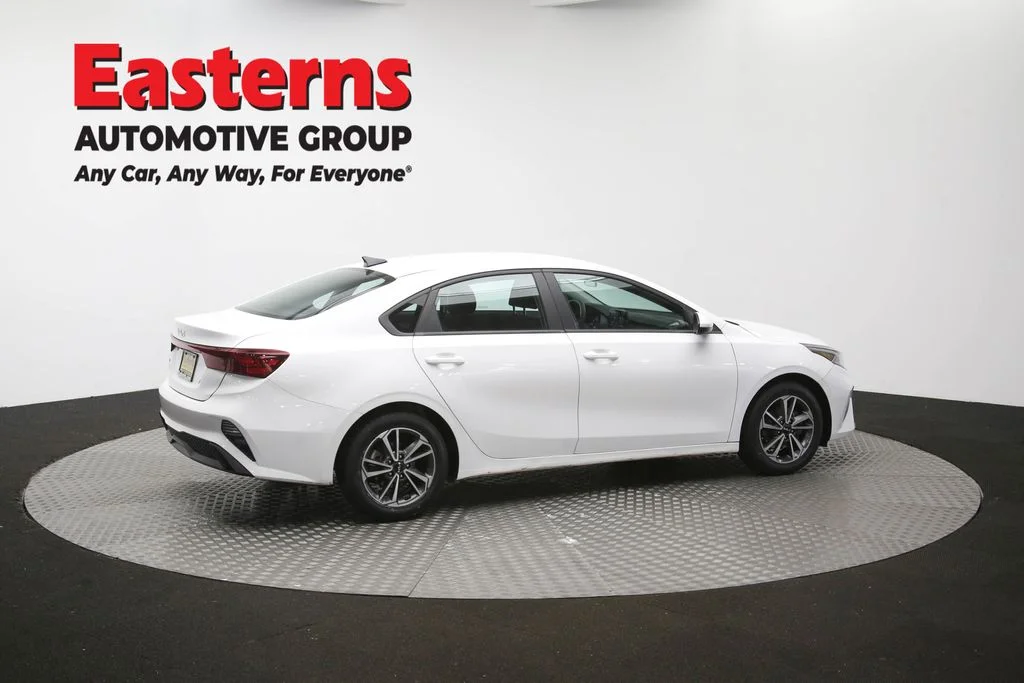 Used 2023 White Kia LXS image 42