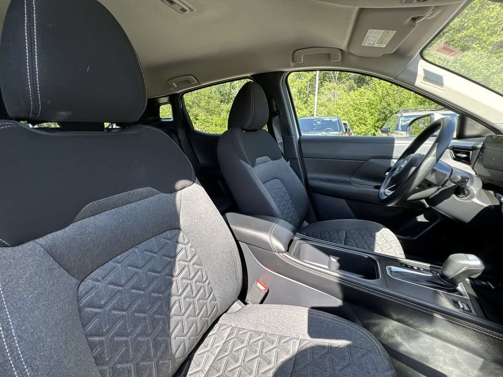 Used 2025 White Nissan SV image 27