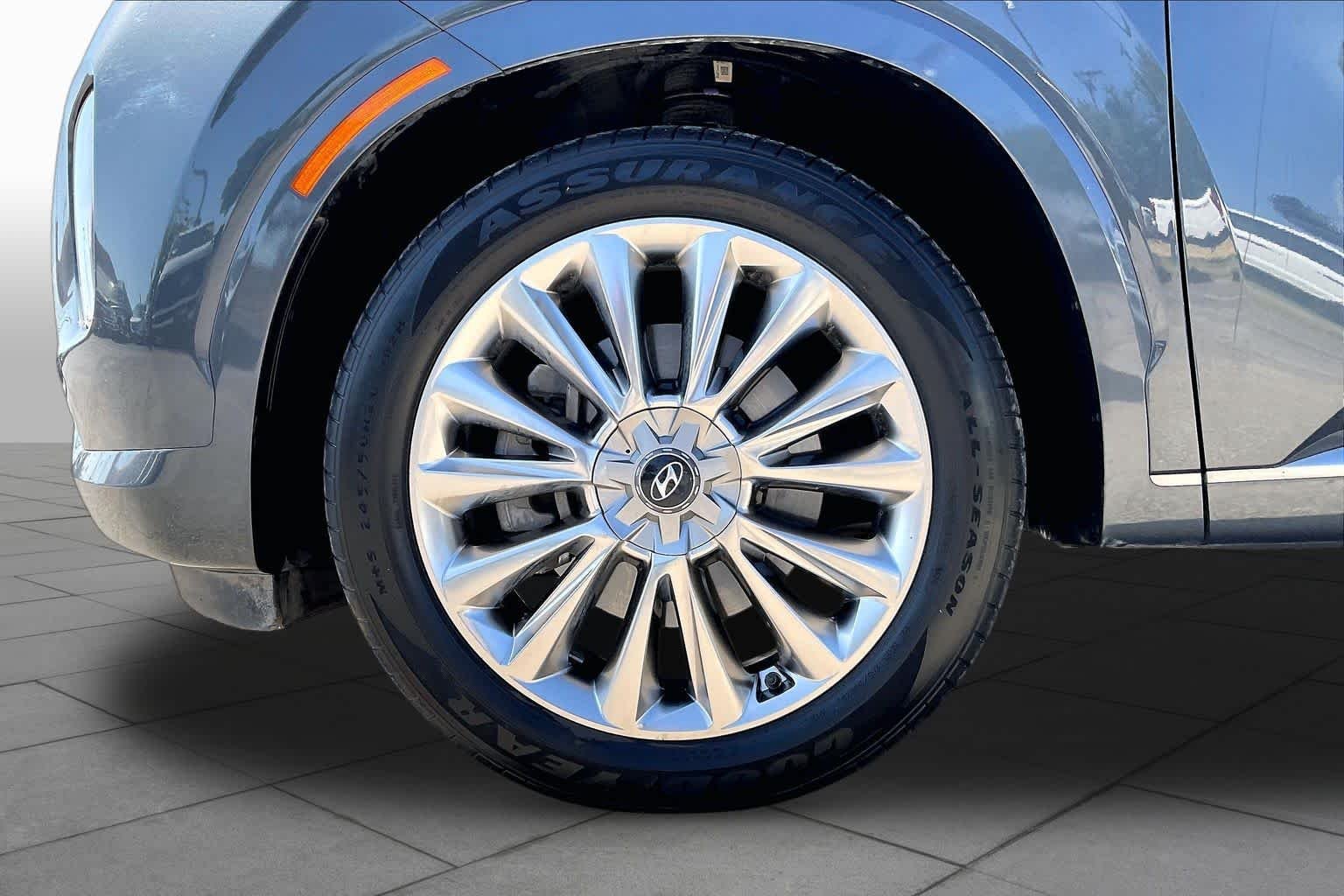 Used 2020 Steel Graphite Hyundai Limited image 9