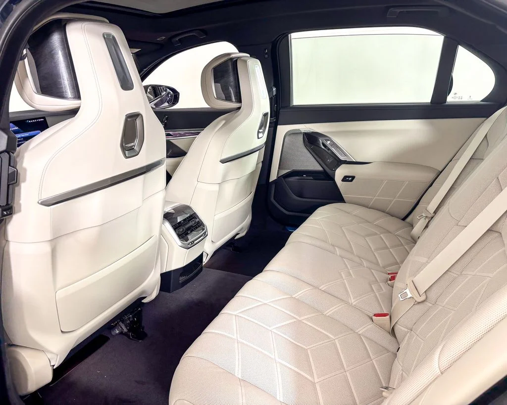 2025 BMW 7 Series 750e - Photo 26