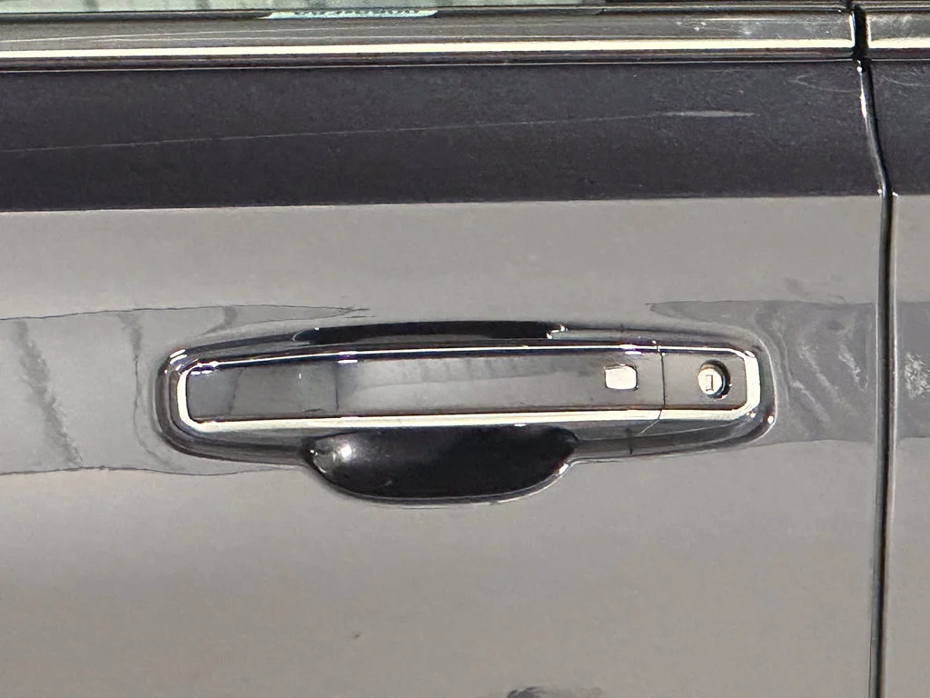 Used 2023 TITANIUM RUSH METALLIC GMC SLT image 18