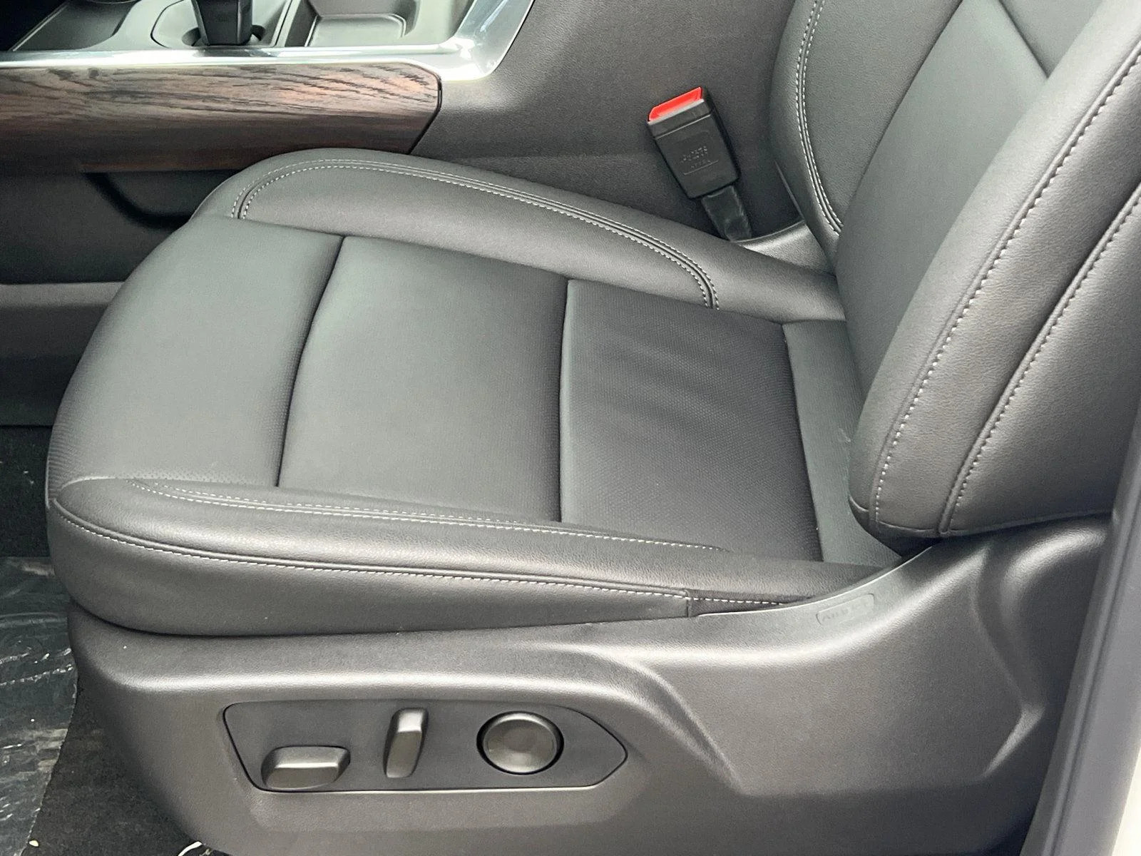 2026 GMC Sierra 1500 SLT - Photo 14