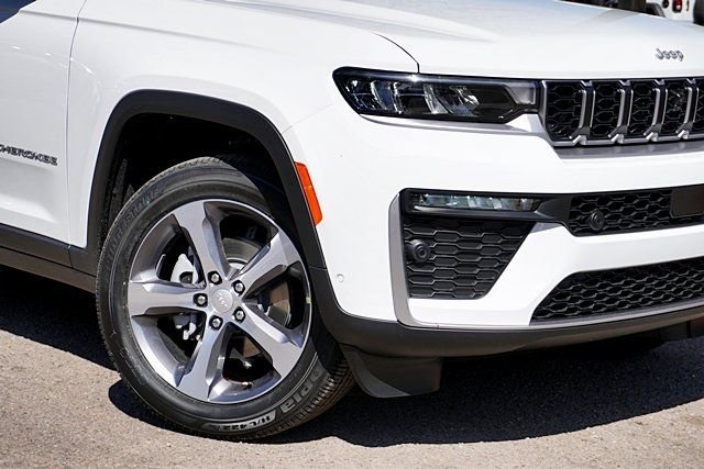 New 2026 Bright White Clear-Coat Exterior Paint Jeep Limited image 4