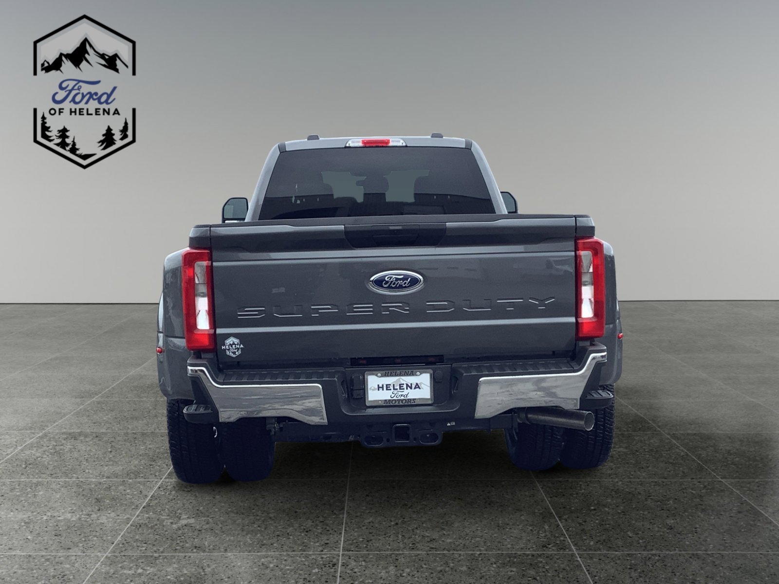 New 2026 Carbonized Gray Metallic Ford XLT image 4