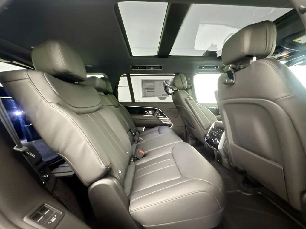 New 2026 Santorini Black Land Rover SE image 27