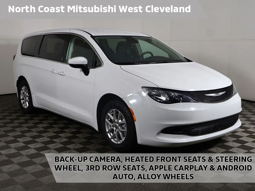 2023 Chrysler Voyager LX's photo