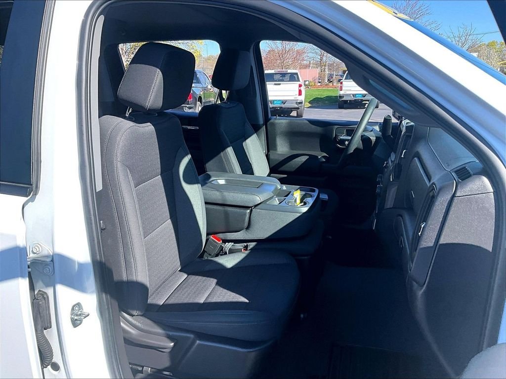 Used 2023 White Chevrolet Custom image 11