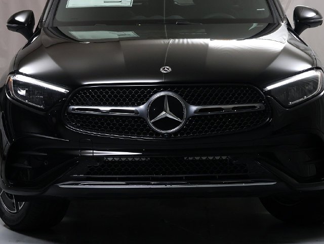 New 2027 Black Mercedes-Benz GLC 300 image 6