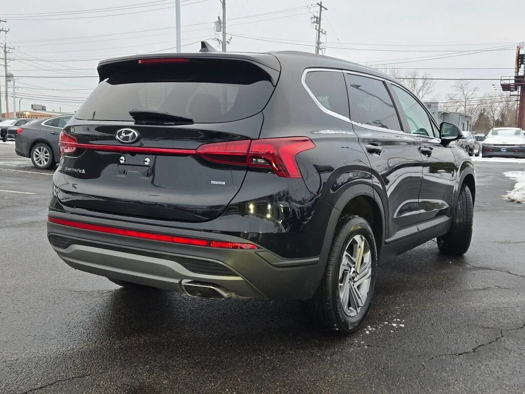 Used 2023 Black Hyundai SE image 13