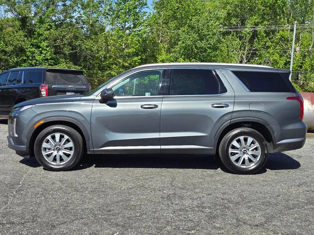 Used 2025 Gray Hyundai SEL image 23