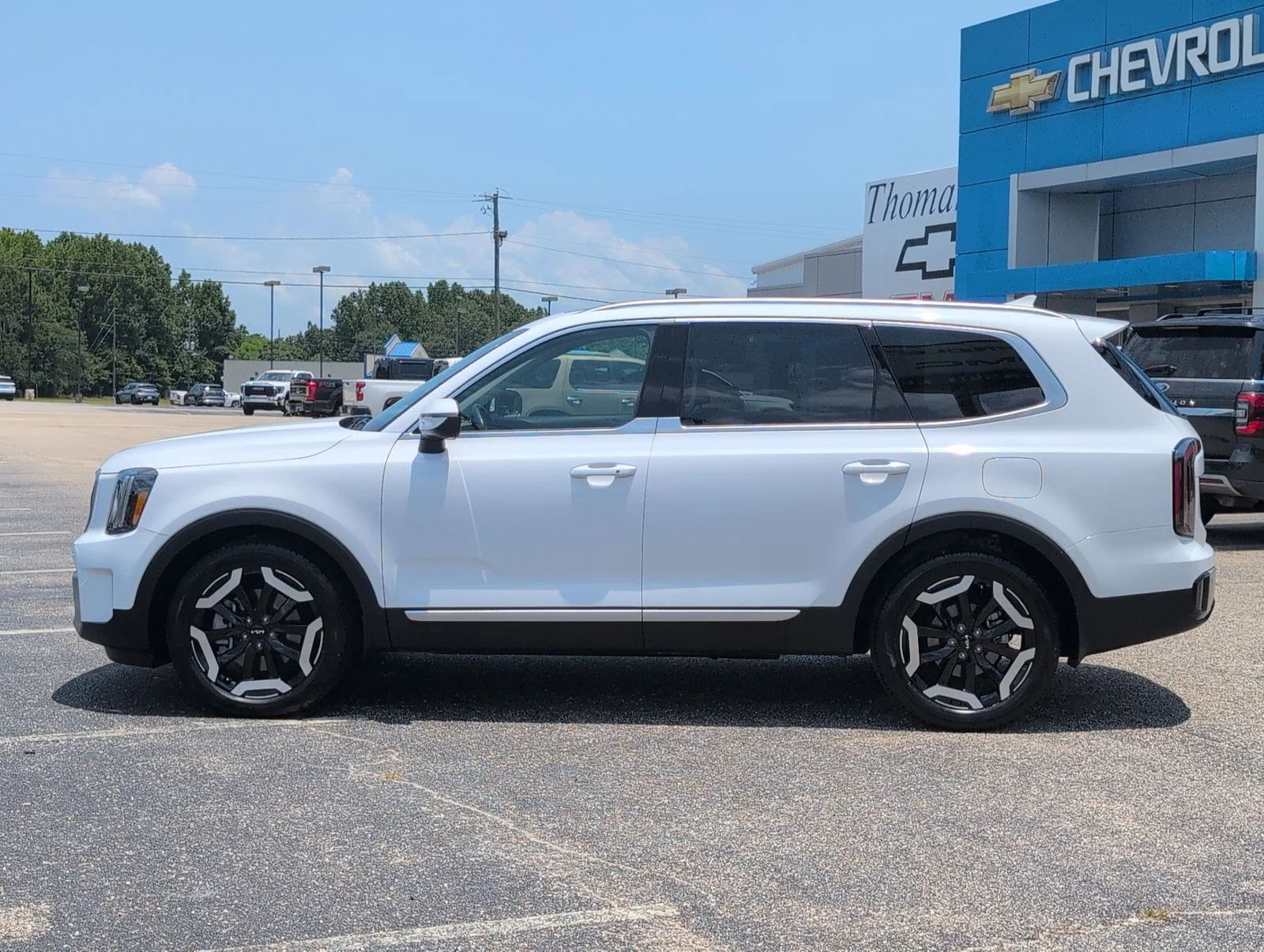 Used 2024 White Kia EX image 2