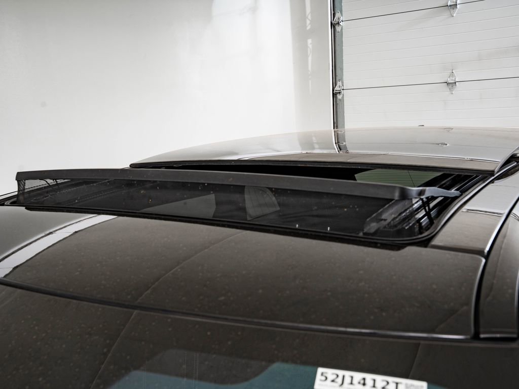 Used 2019 Santorini Black Metallic Land Rover R-Dynamic SE image 14