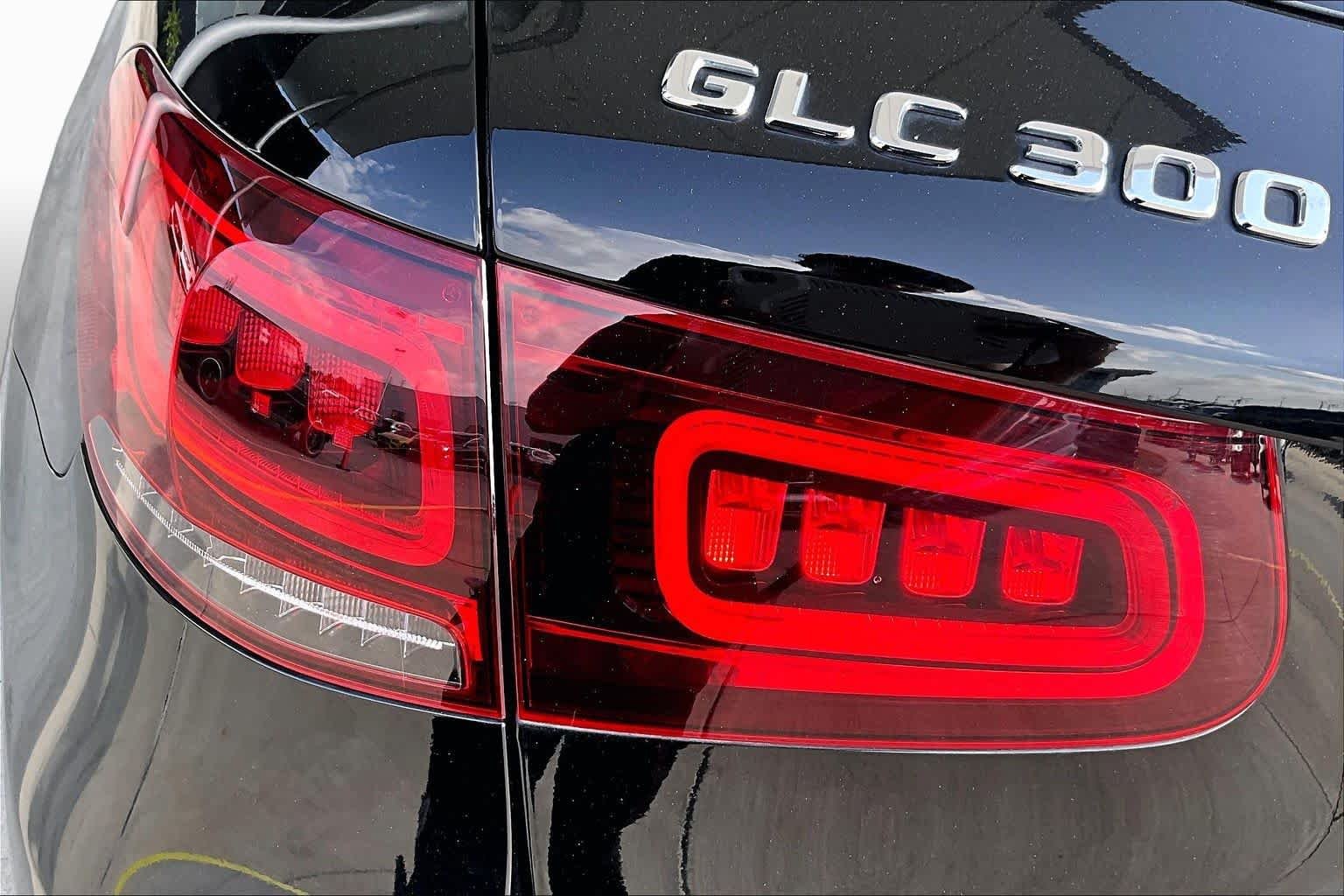 Used 2022 Black Mercedes-Benz GLC 300 image 25