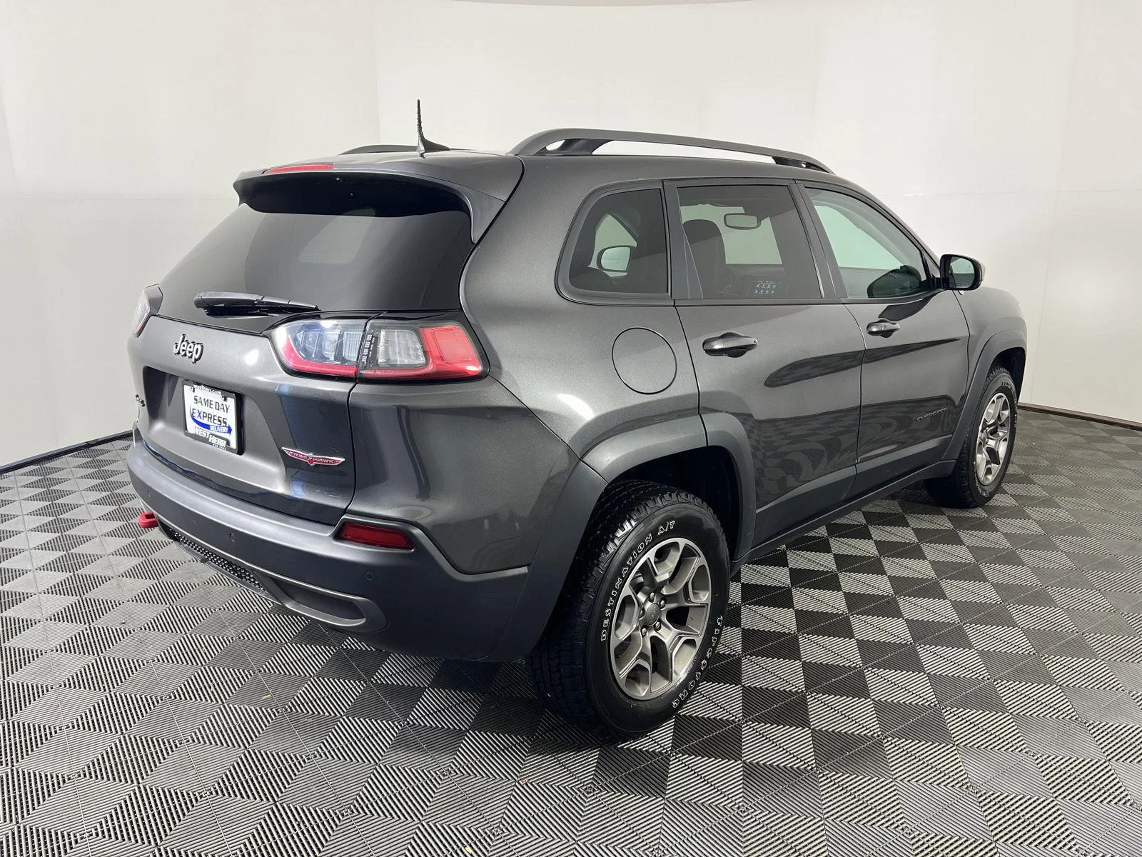 Used 2021 Granite Crystal Metallic Clearcoat Jeep Trailhawk image 3