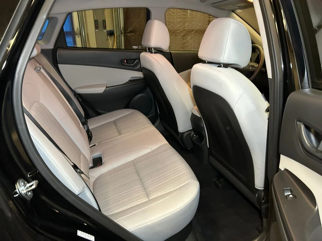 Used 2023 Abyss Black Hyundai SEL image 18