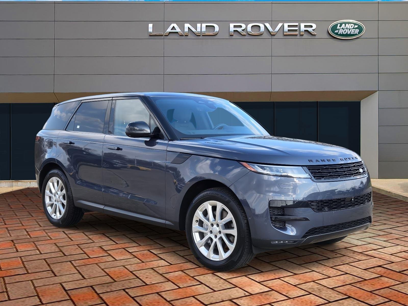 Used 2025 Varesine Blue Metallic Land Rover SE image 3