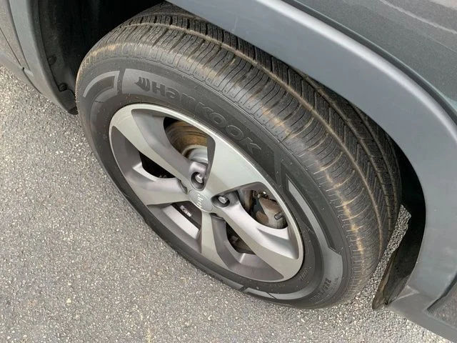Used 2020 Gray Jeep Limited image 10