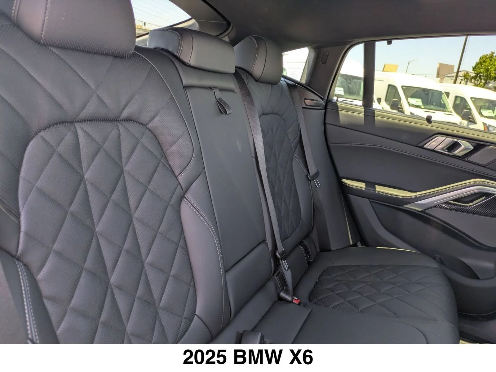 Used 2025 Black BMW M60i image 24
