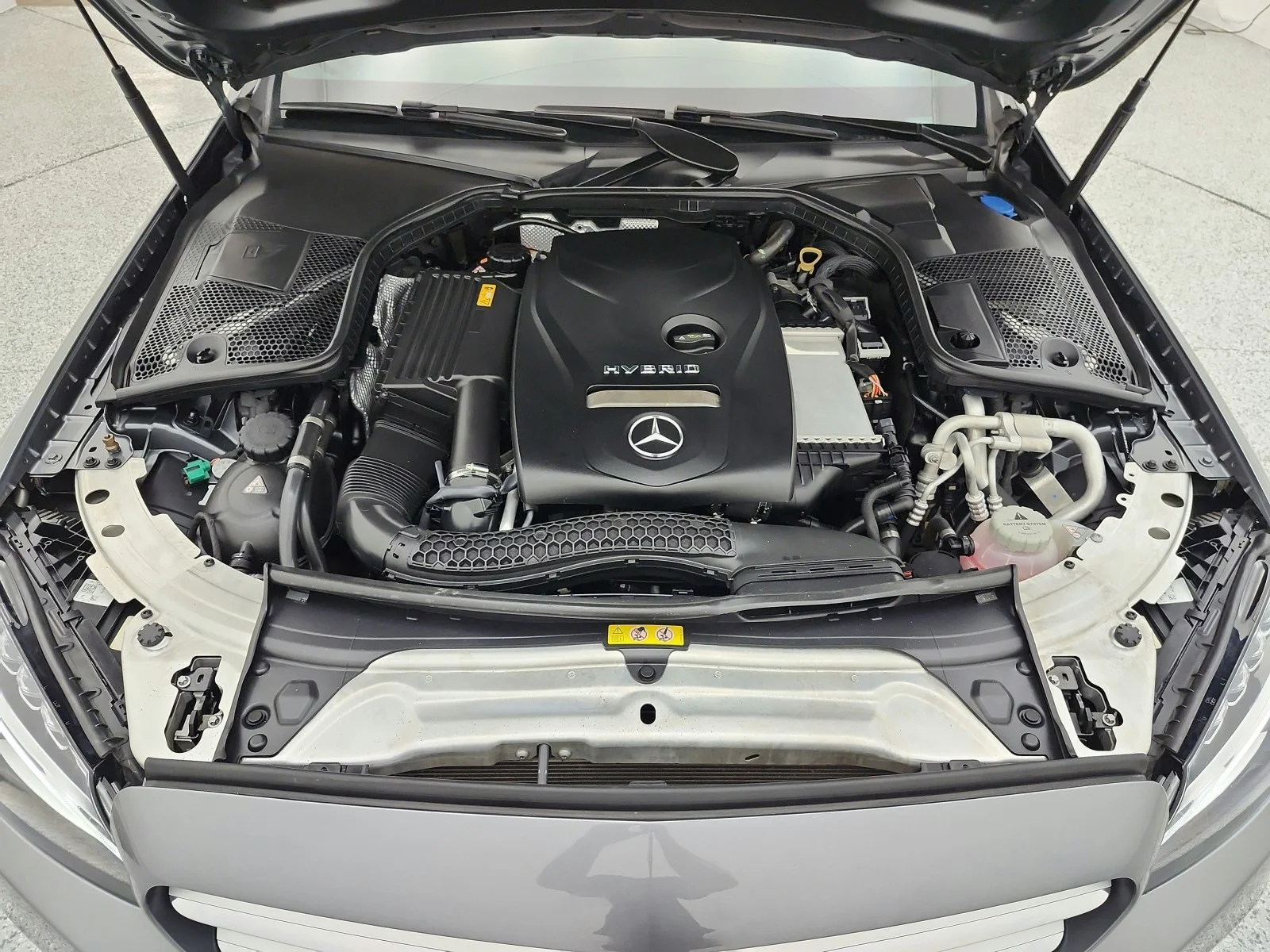 Used 2018 Selenite Grey Metallic Mercedes-Benz C 350e Sedan image 18