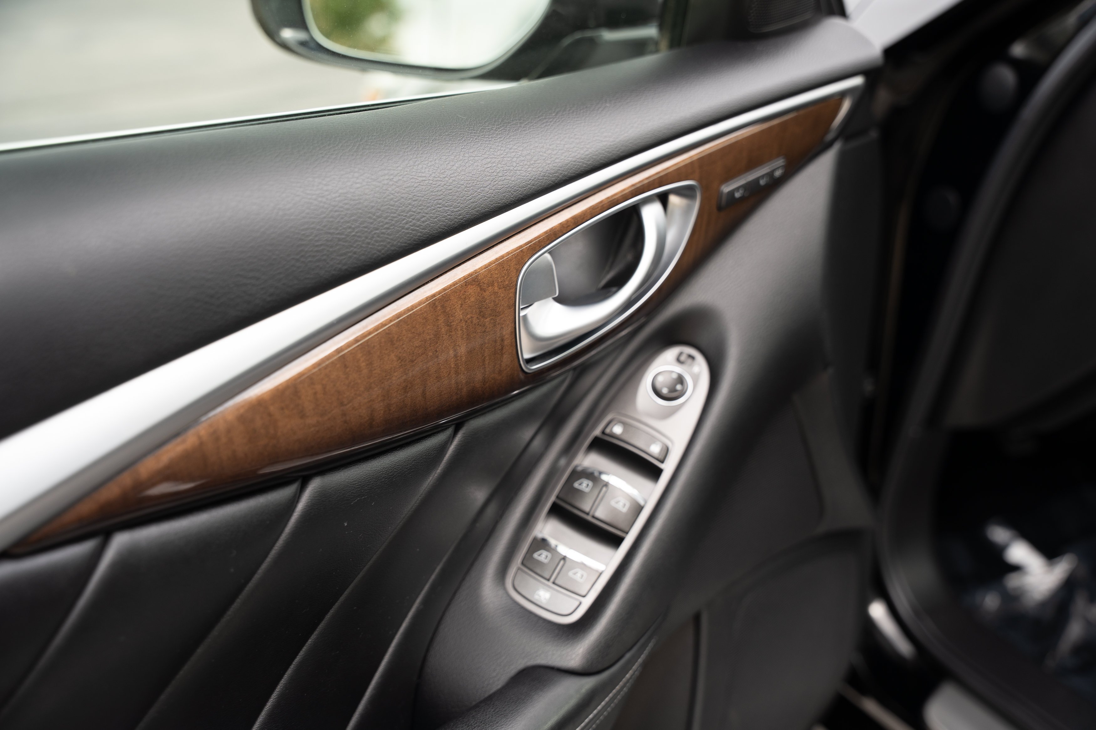 Used 2014 Black Obsidian INFINITI Premium image 15