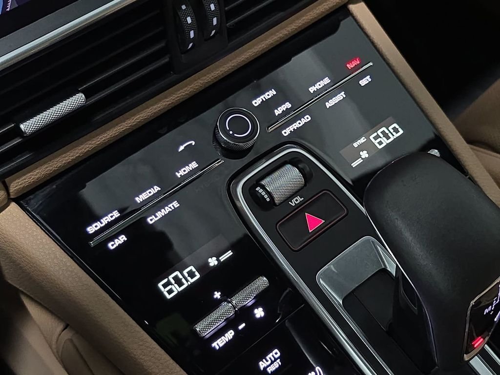 Certified Used 2023  Porsche Base image 19