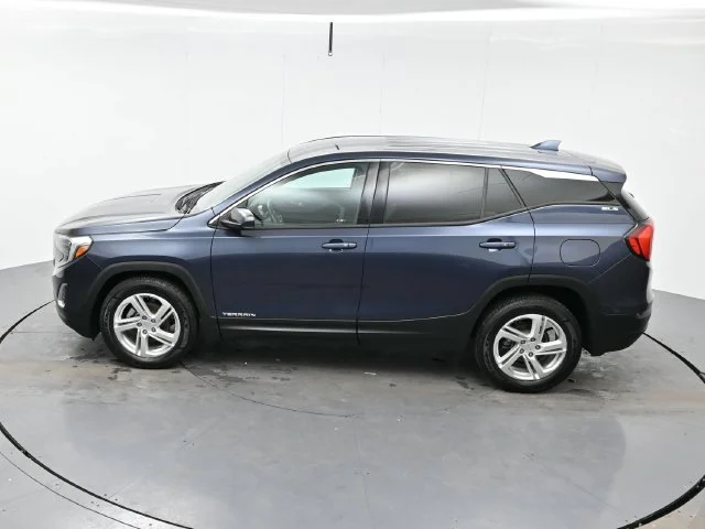 Used 2018 BLUE STEEL METALLIC GMC SLE image 34