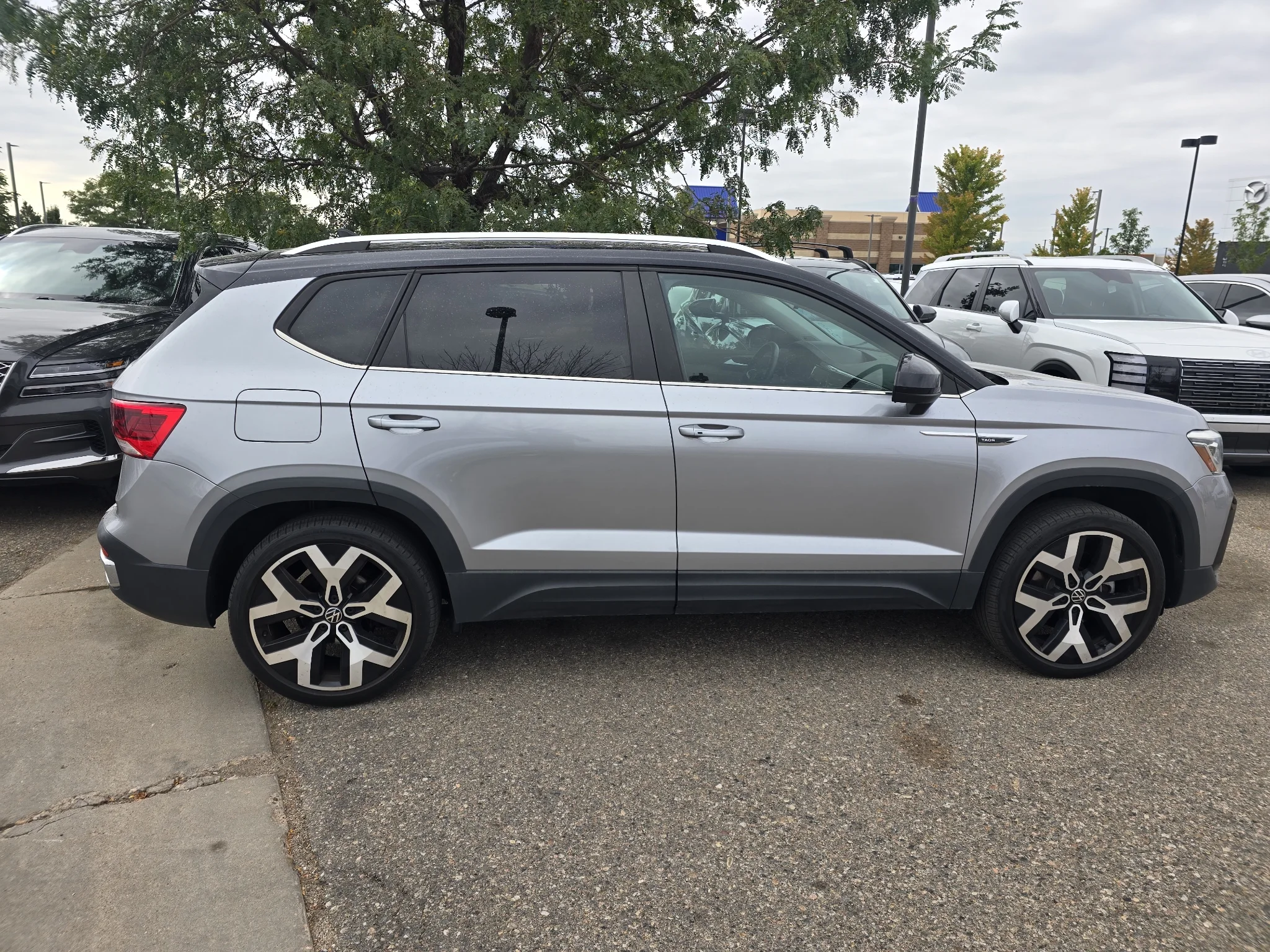 Used 2023 Pyrite Silver Metallic Volkswagen SEL image 18