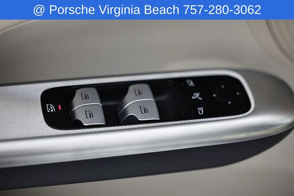 Used 2025 White Mercedes-Benz GLC 300 image 24