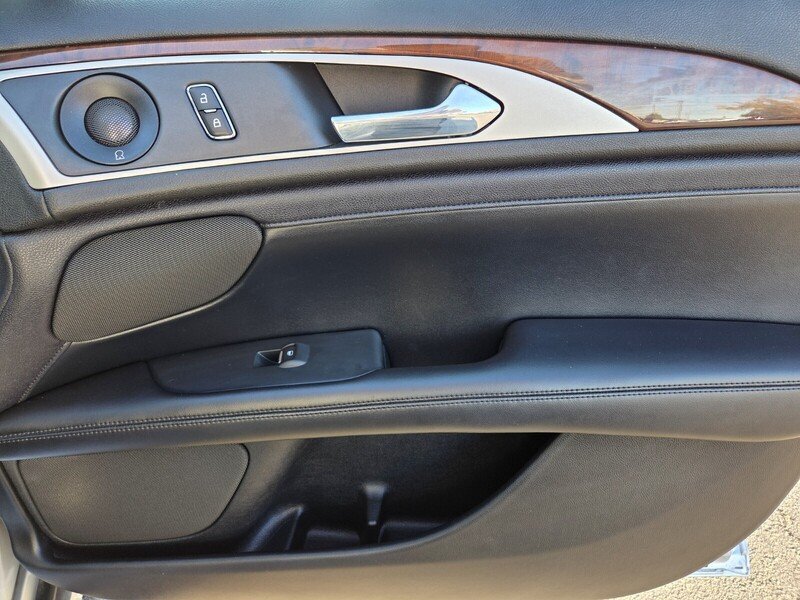 Used 2019 Silver Lincoln Reserve image 23