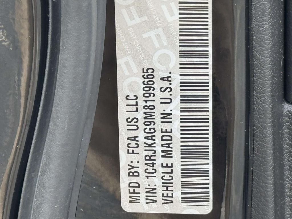 Used 2021 Black Jeep Laredo image 30