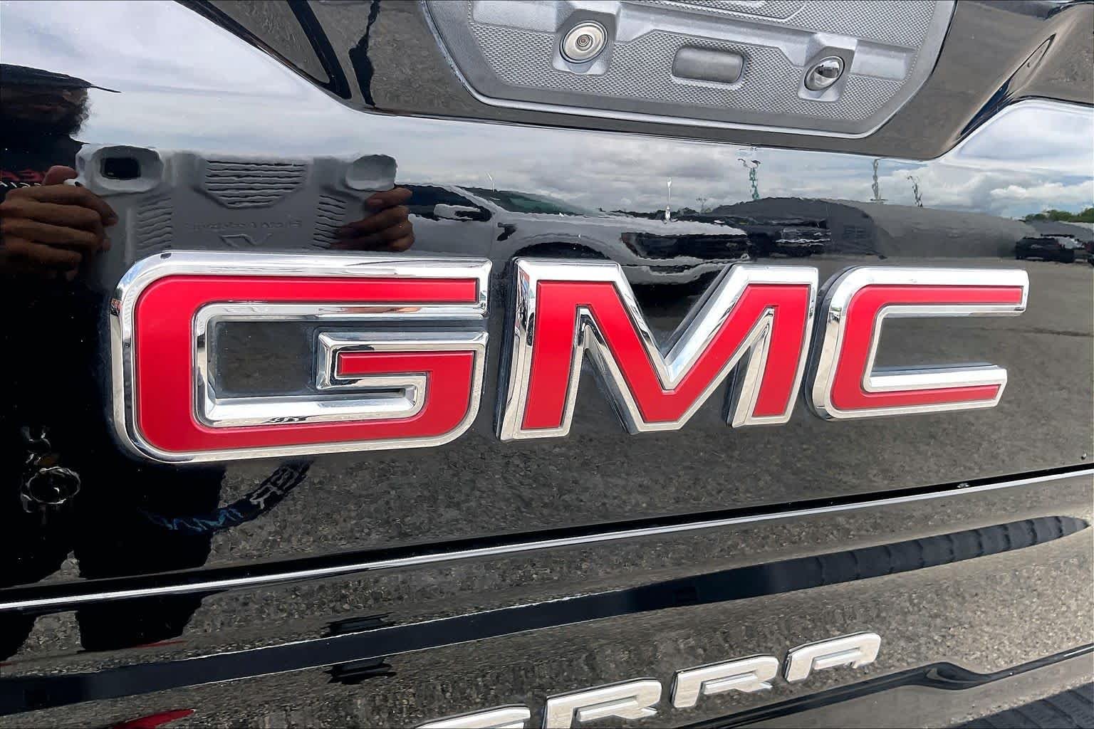 Used 2020 Onyx Black GMC SLT image 30