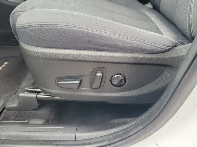 Used 2023 White Hyundai SEL image 14