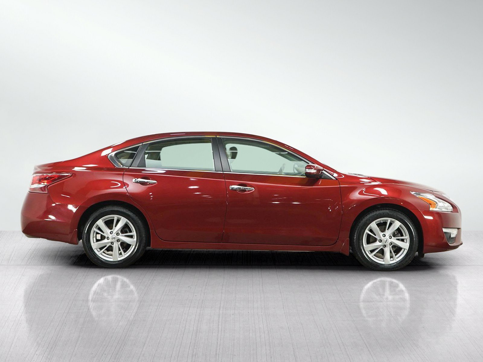 Used 2013 Cayenne Red Metallic Nissan 2.5 SL image 6
