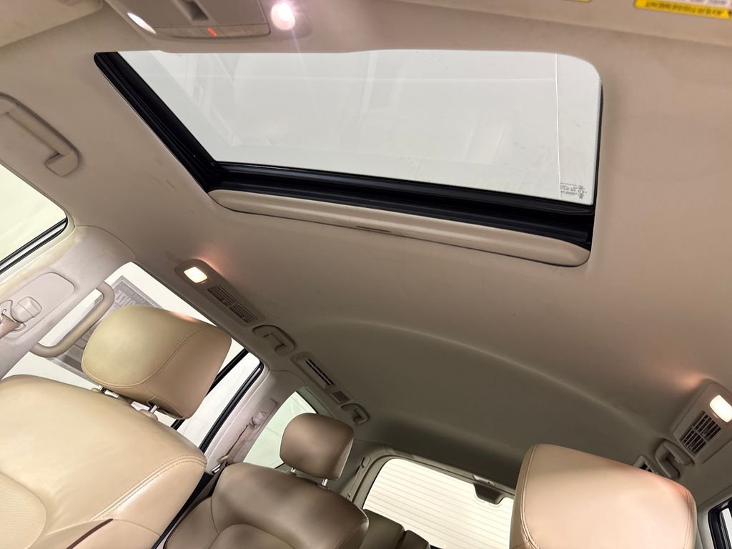 Used 2020 White Nissan Platinum image 21