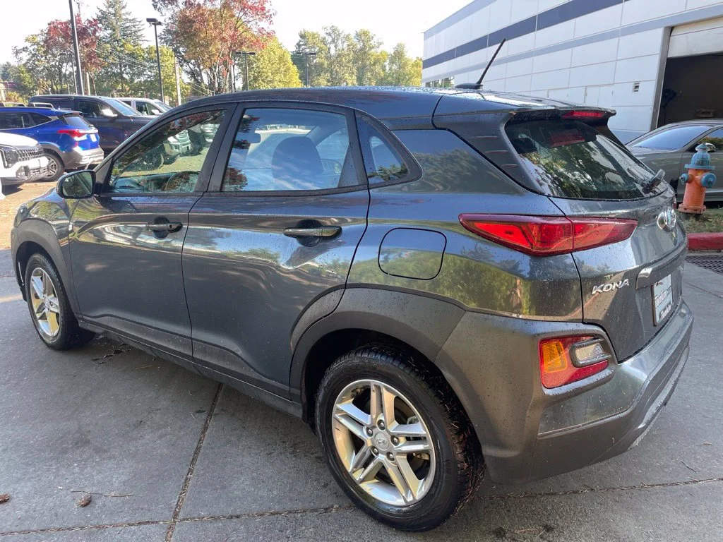 Used 2021 Thunder Gray Hyundai SE image 6