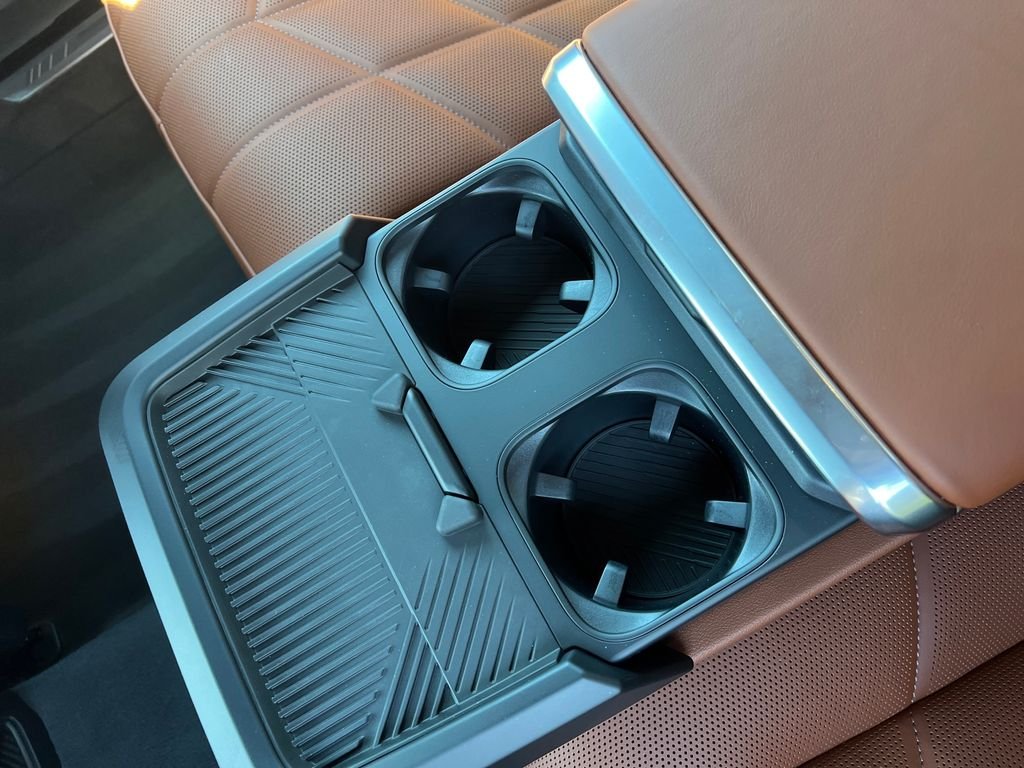 2025 BMW 7 Series 750e - Photo 28